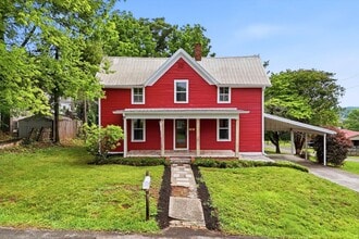 Building Photo - 303 Blount St