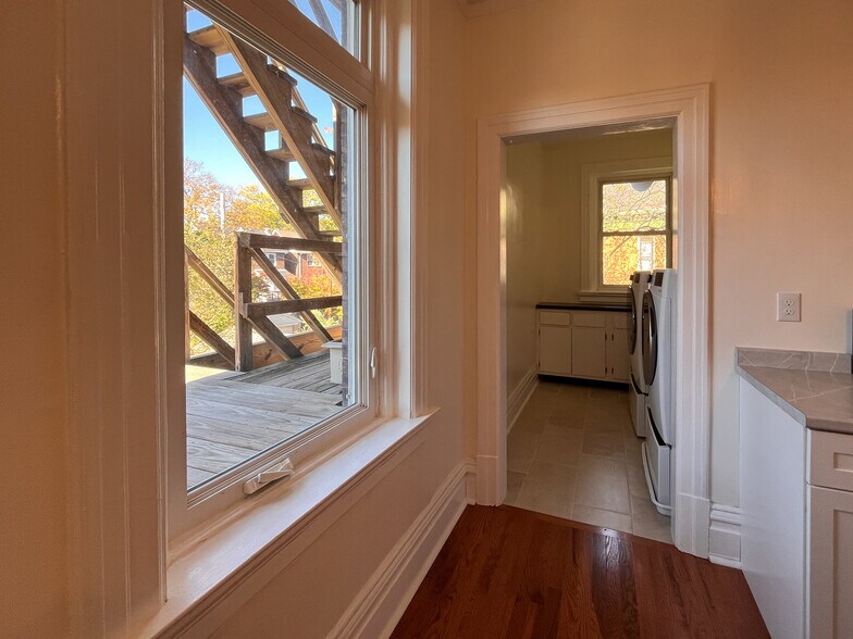 Building Photo - 926 Savannah Ave