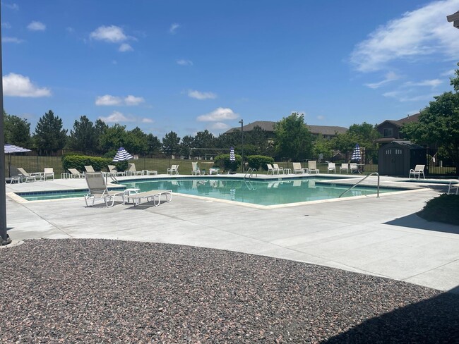 Building Photo - Stunning Modern 2 bedroom Townhome!!!