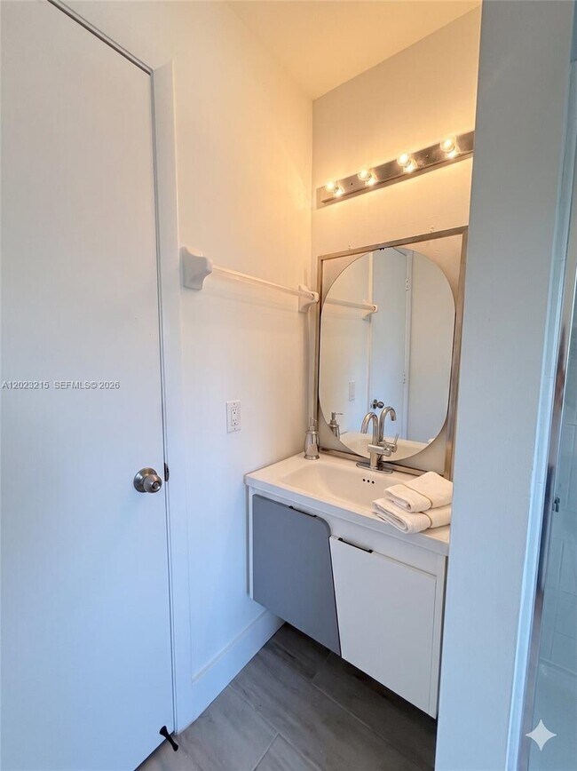 Building Photo - 13 SW 3rd St