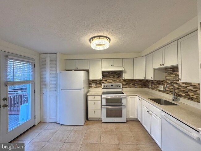 Building Photo - 6505 Field Master Dr