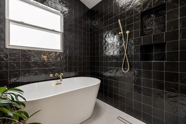 Building Photo - 8202 Cache Dr