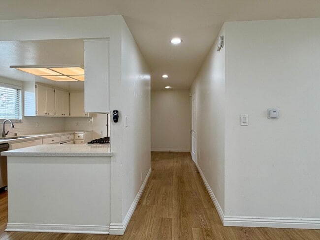 Building Photo - 529