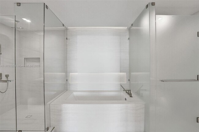 Building Photo - 900 N Ocean Blvd