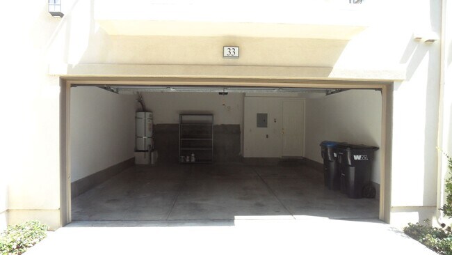 Building Photo - 33 Bonsall