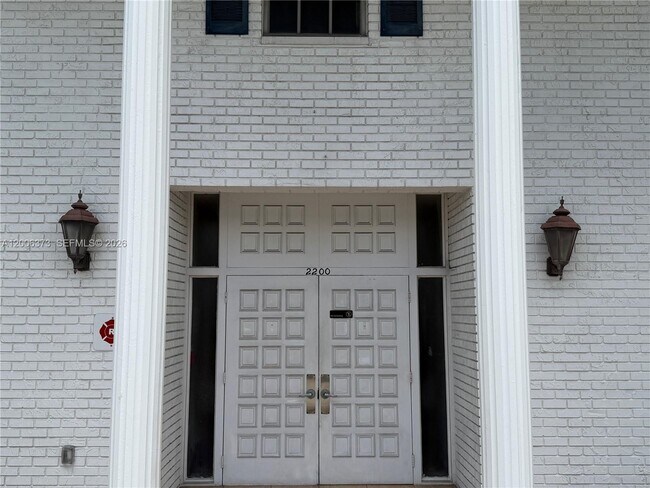 Building Photo - 2200 NE 66th St