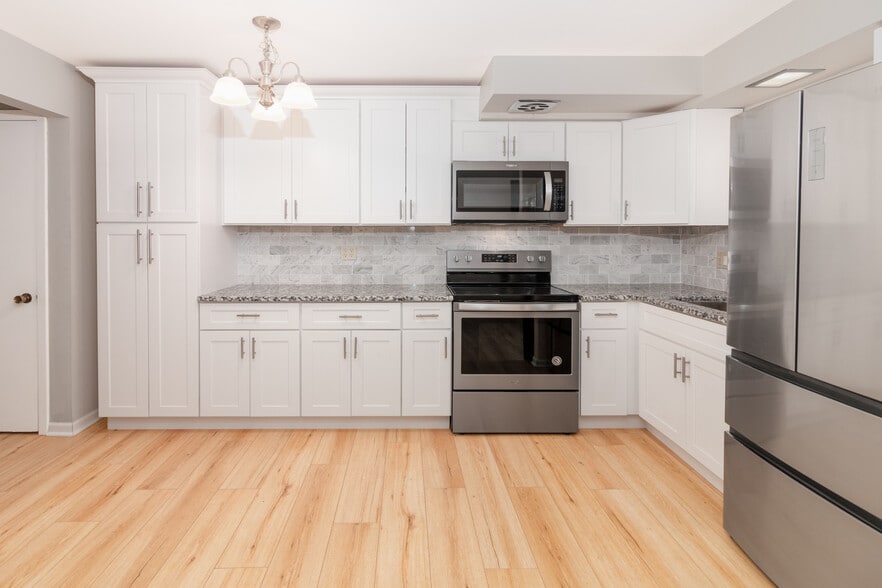 Building Photo - 1041 N Northwest Hwy