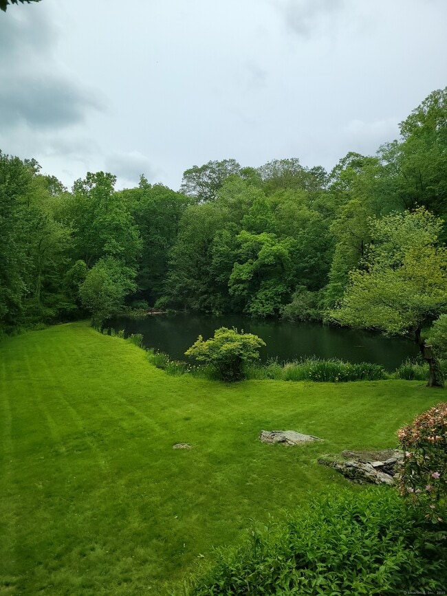 Building Photo - 81 W Mountain Rd