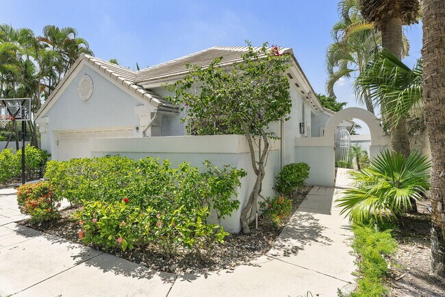 Building Photo - 897 Dickens Pl