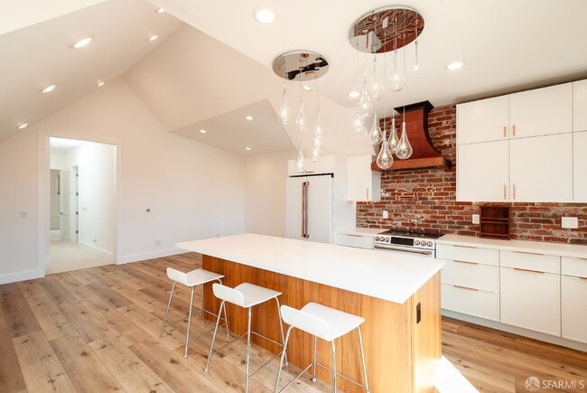 Building Photo - 60 Carmelita St