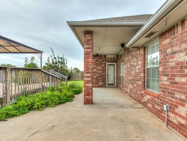 Building Photo - Stunning Open-Concept Home with Luxury Primary Suite & Outdoor Living