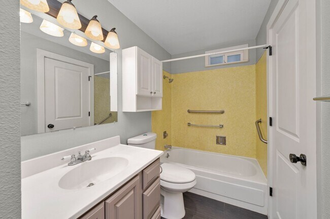 Building Photo - 9th Ct Duplex - AL-2402