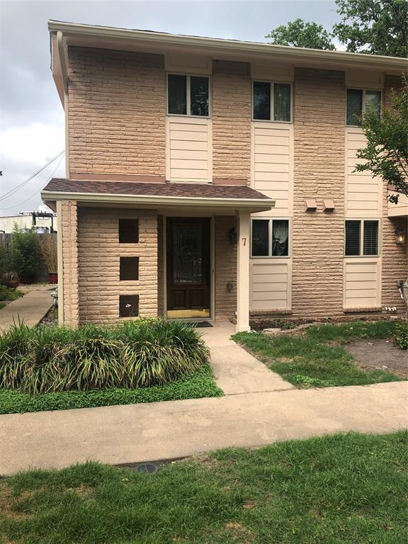 Building Photo - 2330 Lakewood Yacht Club Dr