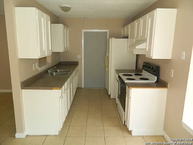 Building Photo - 1078 Honey Tree St