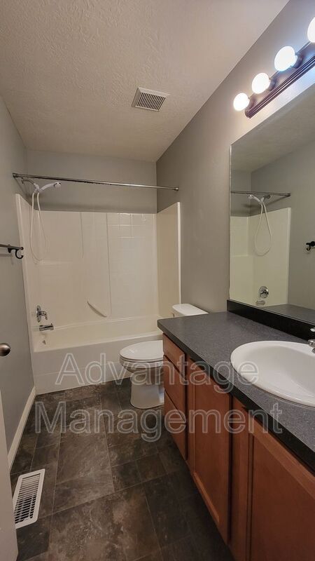 Building Photo - 251 Sunshine Dr