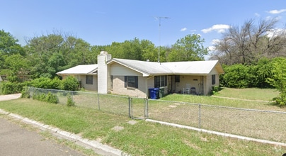 Building Photo - 101 E Cherokee Dr