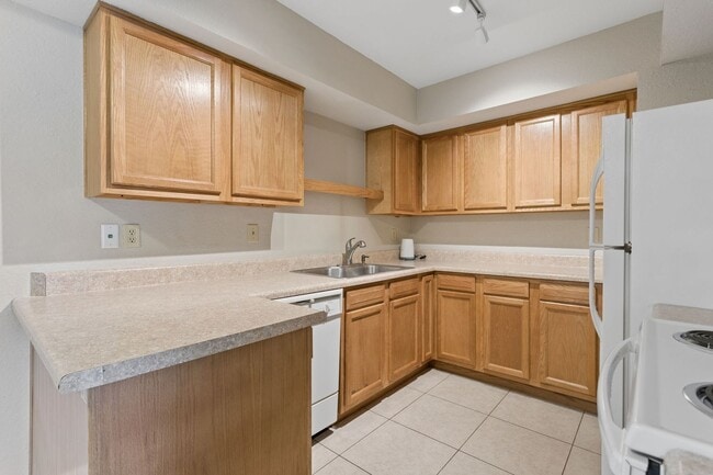 Building Photo - 4444 E Paradise Ln