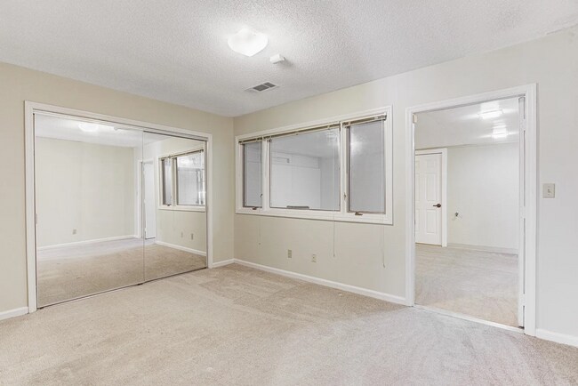 Building Photo - 5013 Scheibler Rd