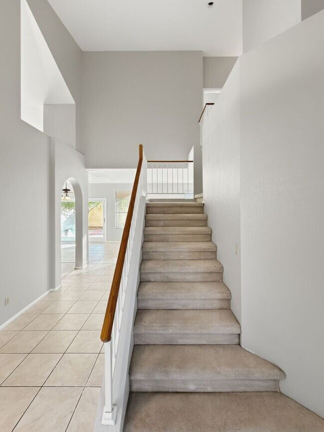 Building Photo - Location! Location! Beautiful 4 Bedroom/ 3 Bath Home! Ray/Kyrene