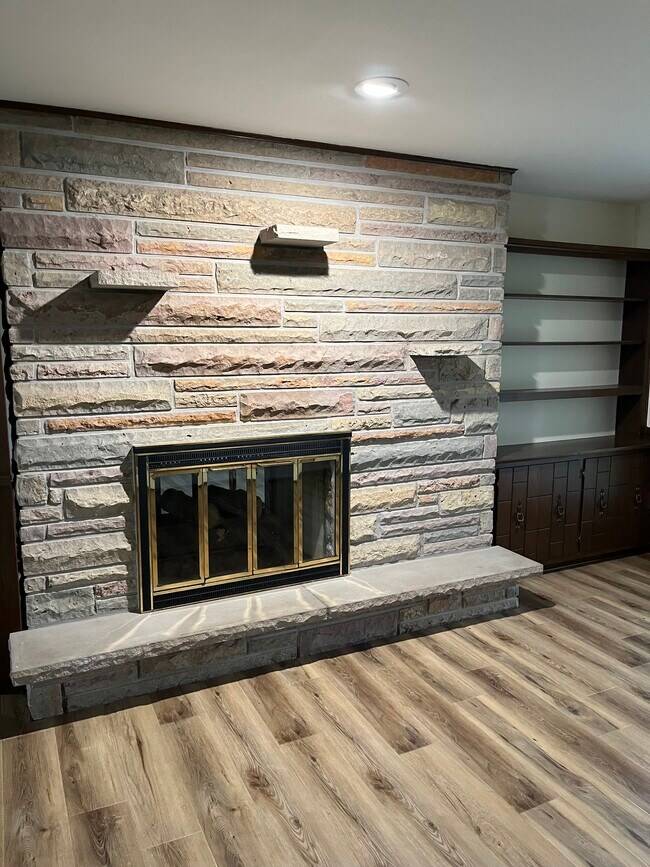 Building Photo - 2790 S Ridge Rd