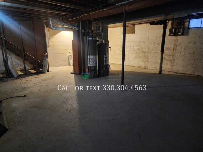 Building Photo - 2559 Edwin Ave