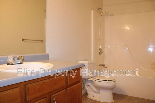 Building Photo - 685 S McCoy Dr
