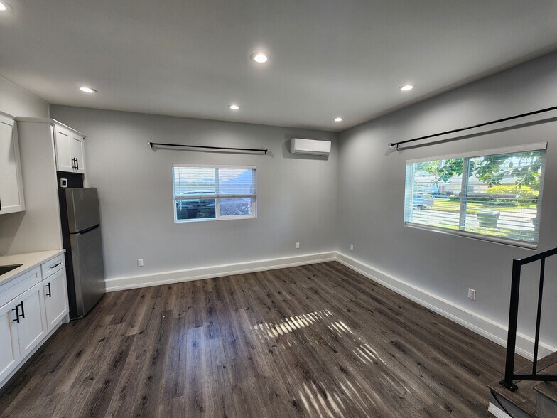 Building Photo - 13933 Cantlay St