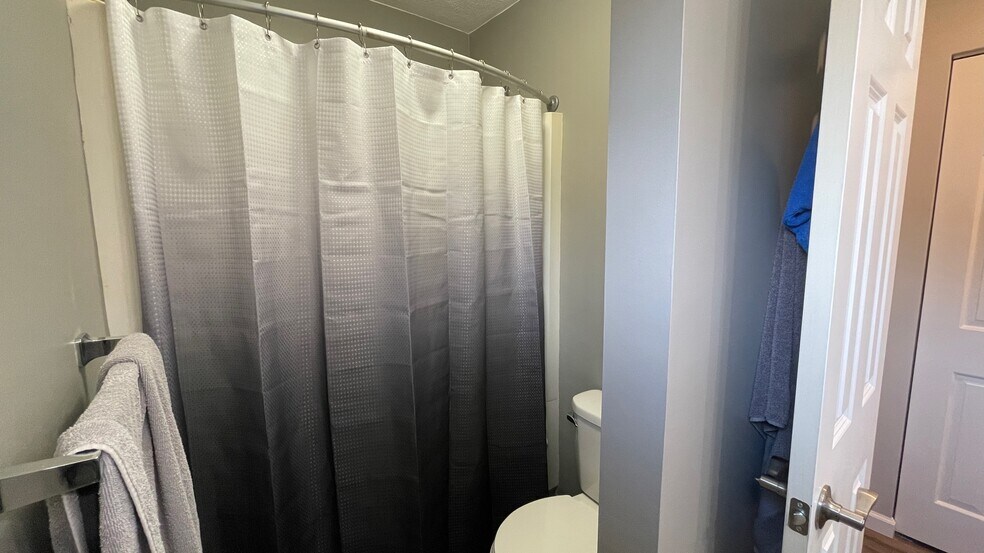 First floor bath - 2511 Dover Ln