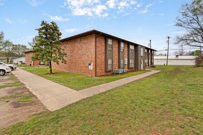Building Photo - 1221 S Park Ave
