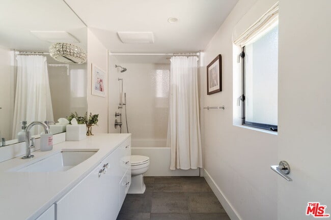 Building Photo - 15490 Milldale Dr