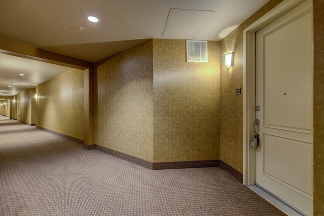 Building Photo - STUNNING 3 BEDROOM 2 FULL BATH FIRST FLOOR...