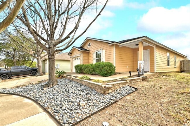 Building Photo - 1905 Espino Cove