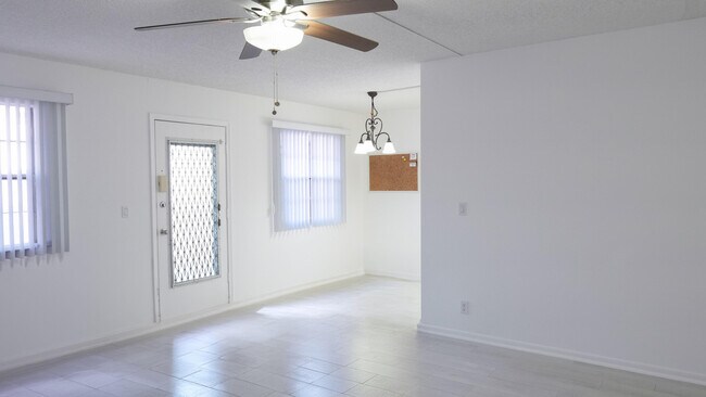 Building Photo - 400 SW 134th Way