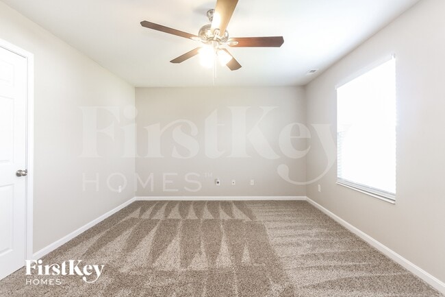 Building Photo - 6159 N Woods Edge Dr