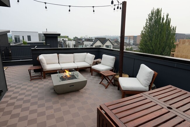 Building Photo - Bright Ballard Townhome – 2BR/2BA, 1,270 s...