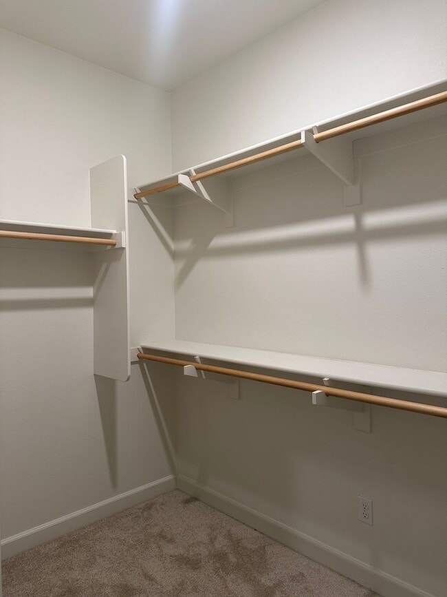 Building Photo - 1812 Mint Ter