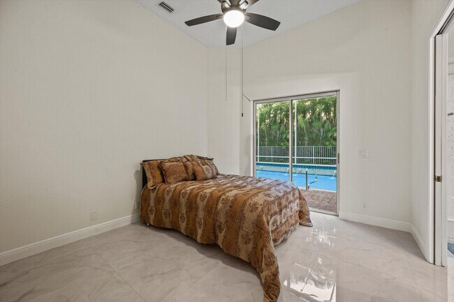 Building Photo - 10891 Fairmont Village Dr