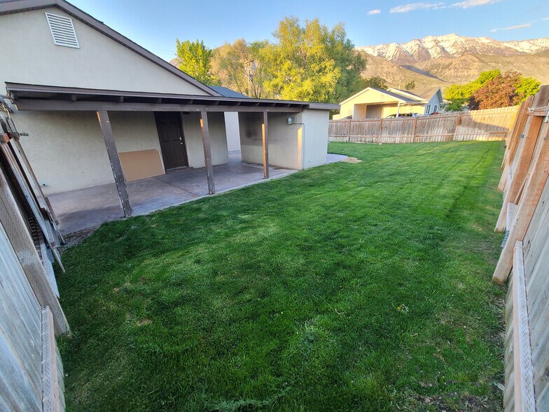 Building Photo - 1024 N 600 W
