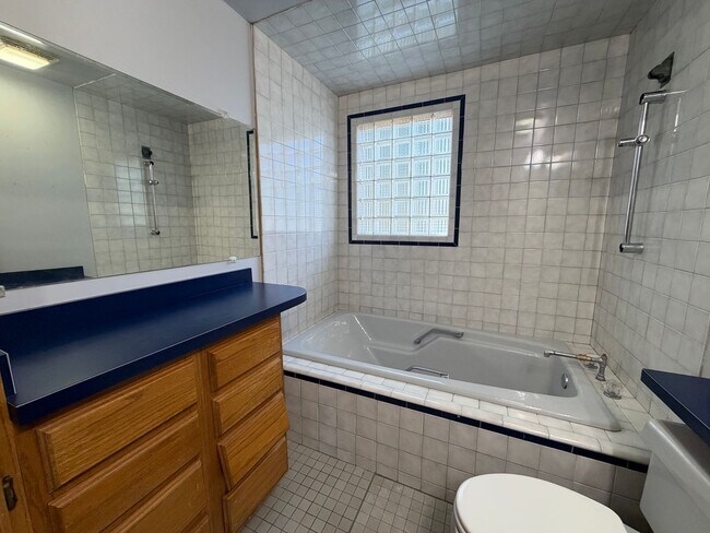 Building Photo - 1208 S Florence Pl