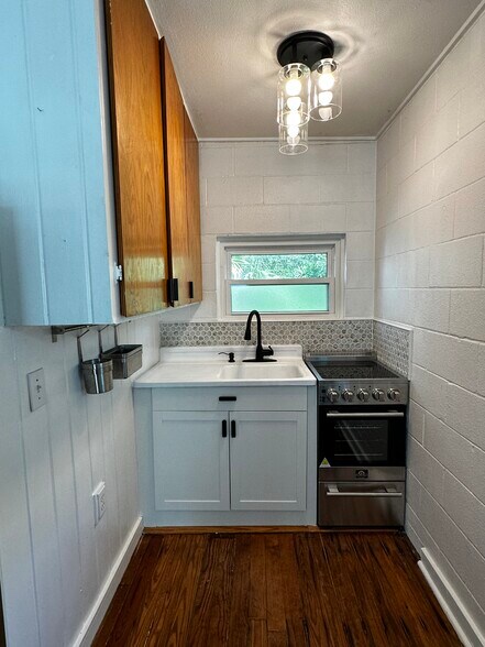 Building Photo - 236 W Michigan Ave