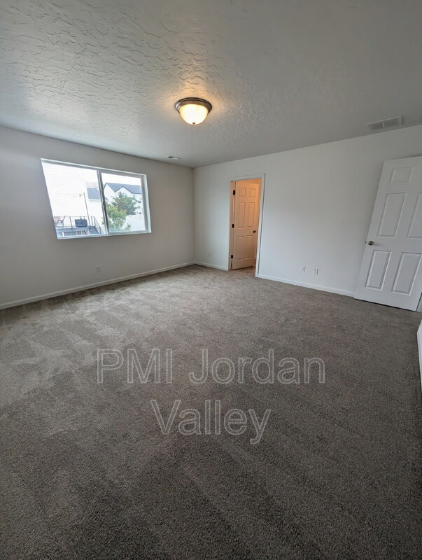 Building Photo - 2123 Wallflower Dr