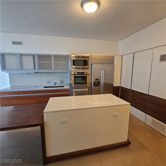 Building Photo - 3726 S Las Vegas Blvd