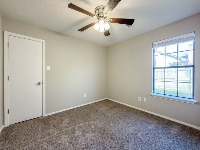 Building Photo - 700 Cedar Ln