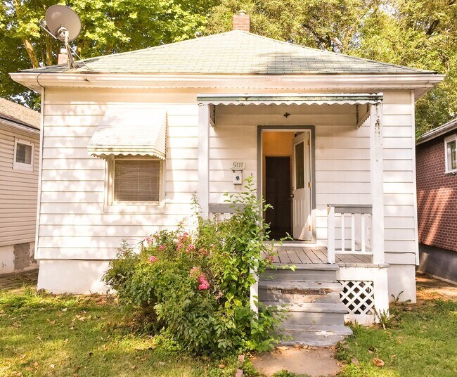 Building Photo - 2BR/1BA Single Family House with basement work-space and big yard!