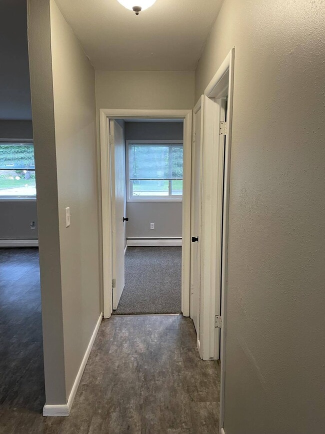 Building Photo - This adorable & newly remodeled 2 bed/1 ba...
