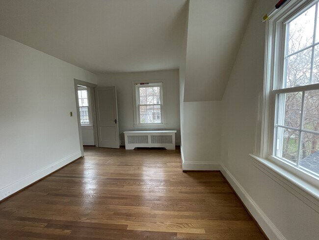 Building Photo - 3417 Plymouth Pl