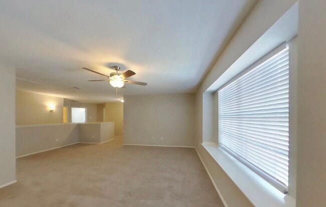 Building Photo - MOVE IN READY