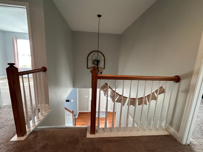 Building Photo - 84 Laks Ct