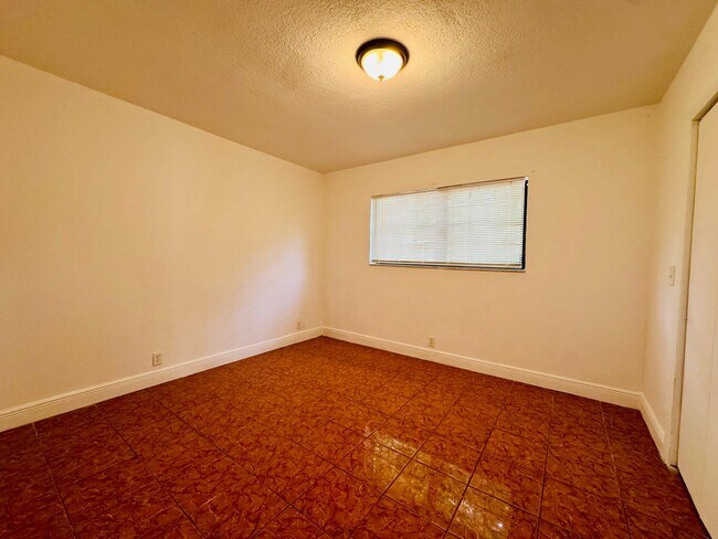 Building Photo - 1060 NW 116th St
