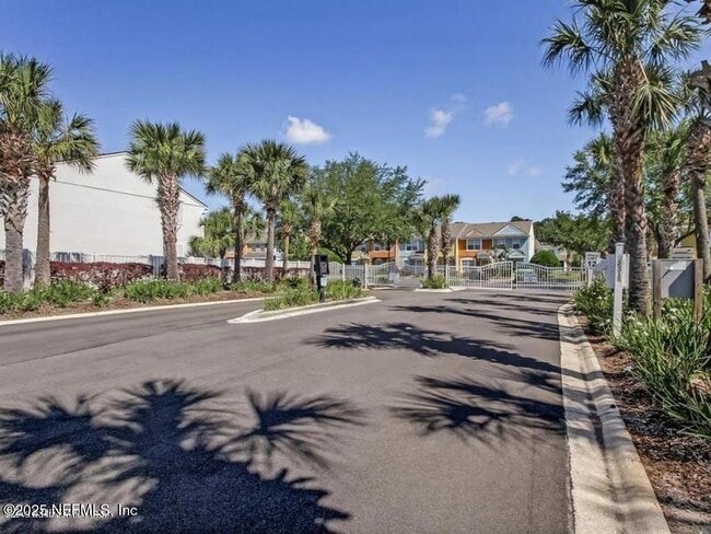 Building Photo - 12311 Kensington Lakes Dr